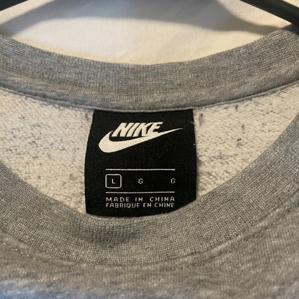 Nike Sweatshirt - Picture 2 of 2